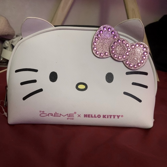 Hello kitty bling bow makeup bag. - Picture 1 of 1